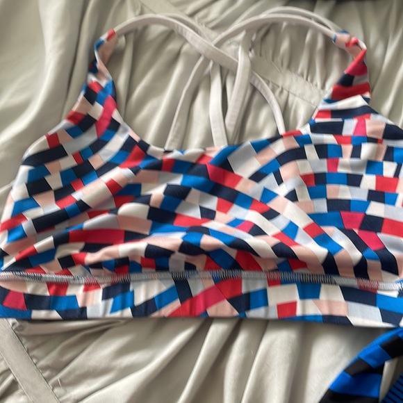 2 LULULEMON sports bra’s BOTH size 6 2/$25 for both GOOD used Condition - Picture 3 of 5